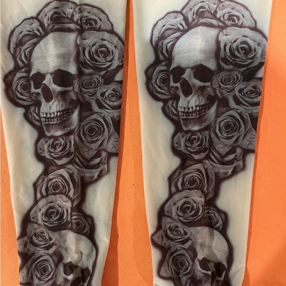 6/$25 Skull and Roses skin arm covers NWOT - Picture 3 of 6